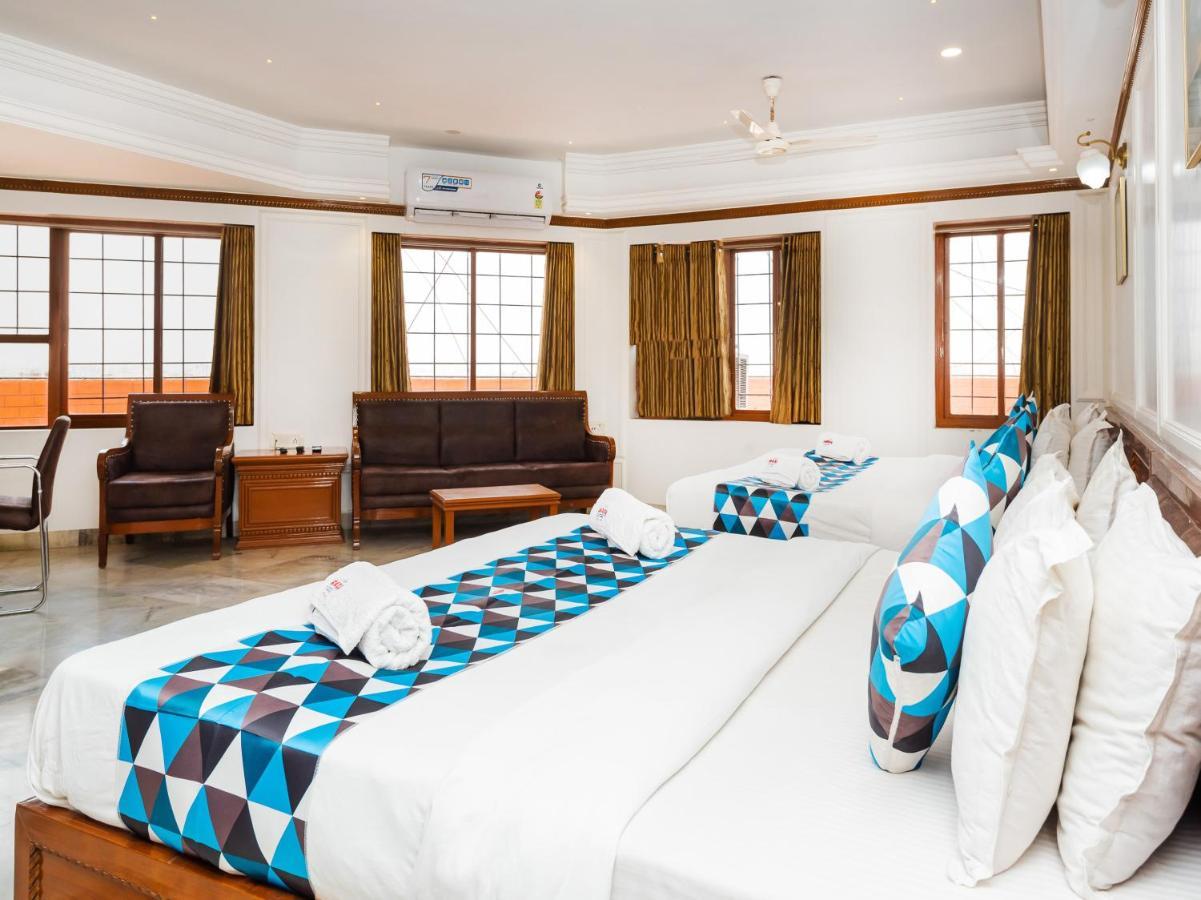Hotel Galaxy Opp Surat Railway Station מראה חיצוני תמונה