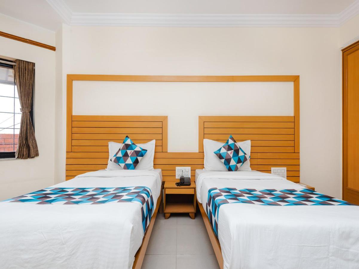 Hotel Galaxy Opp Surat Railway Station מראה חיצוני תמונה