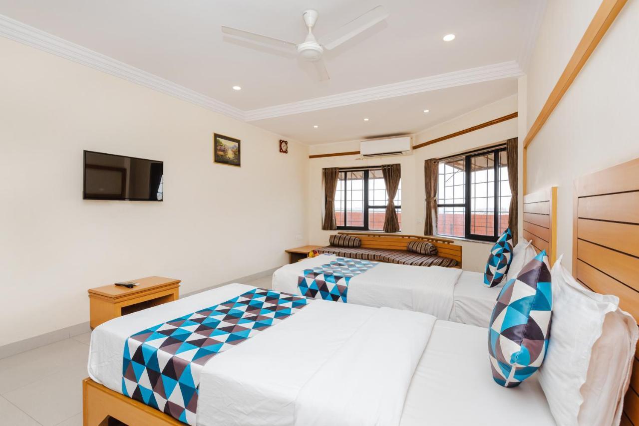 Hotel Galaxy Opp Surat Railway Station מראה חיצוני תמונה