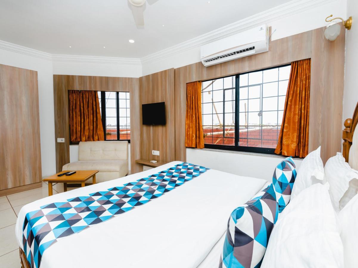 Hotel Galaxy Opp Surat Railway Station מראה חיצוני תמונה