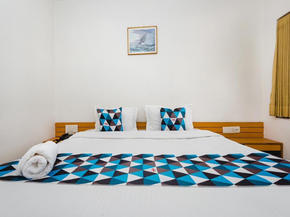 Hotel Galaxy Opp Surat Railway Station מראה חיצוני תמונה